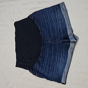 Maternity shorts
